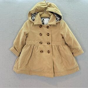 Tahari - Baby Girl Tan hooded jacket trenchcoat style
A- line size 12 month